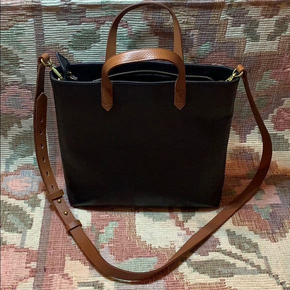 Madewell Handbags - Madewell Small Transport leather crossbody purse